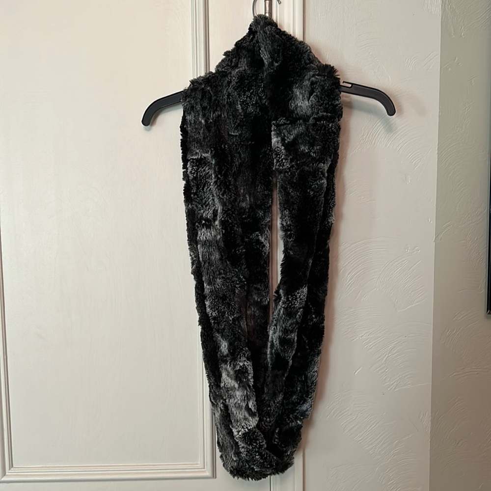 Dylan Infinity Scarf - Picture 1 of 4